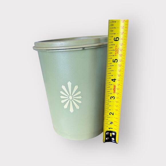 Vintage Tupperware Avocado Green Canister 811-6 MCM Starburst Lid Made in USA - Picture 8 of 9